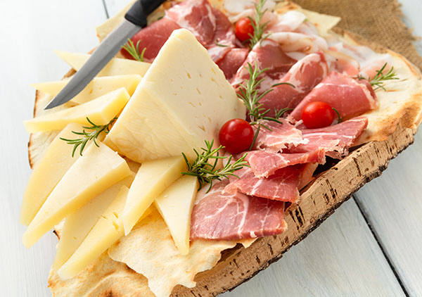 plateau fromage et charcuterie