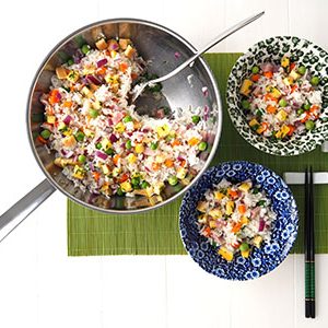 Recette de riz cantonnais avec une cuisson dans le wok